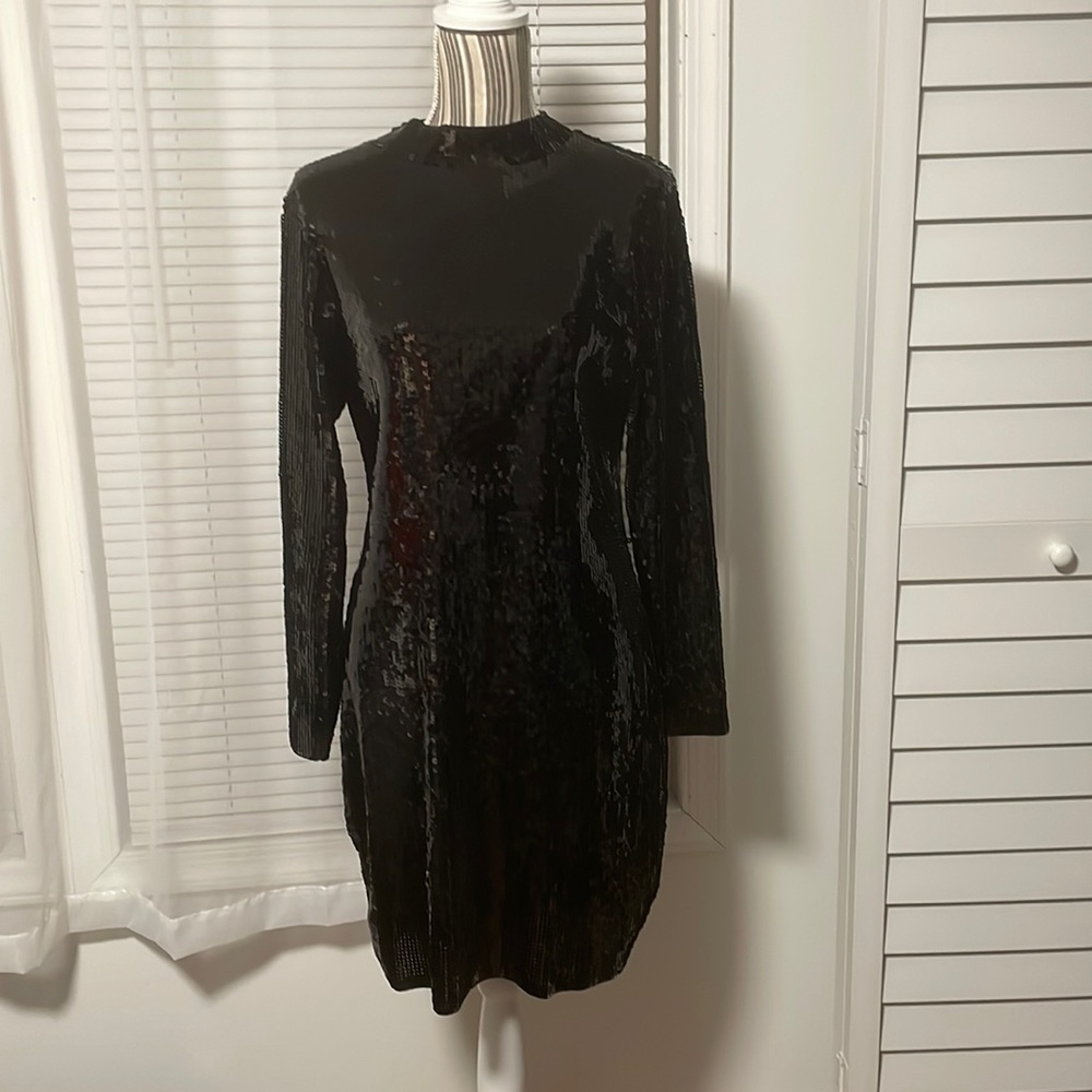 Used once very beautiful and in great condition .